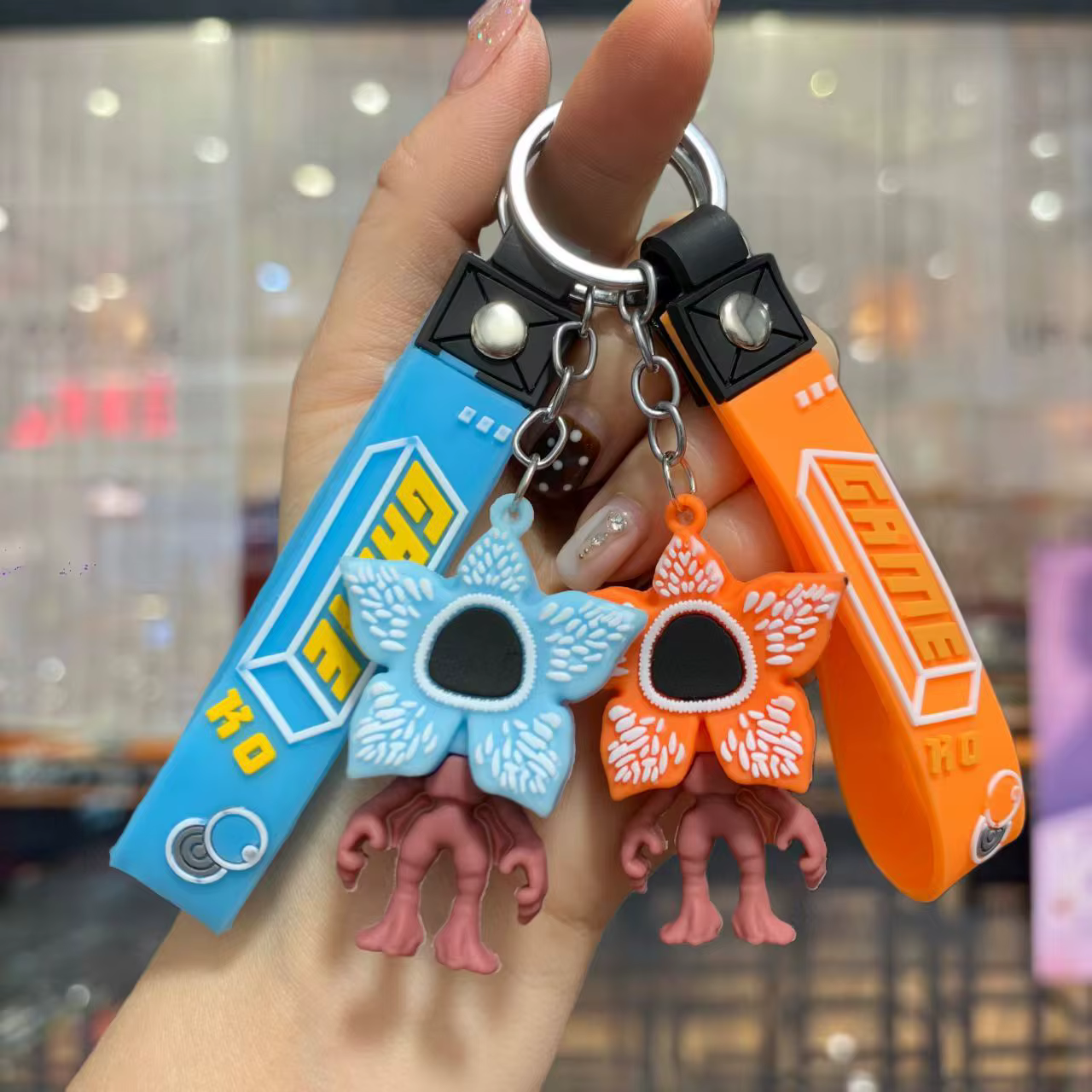 Porte-clés étranger, décorations de sac à dos, cadeaux de fête, saison de retour à l'école, pièces d'accessoires pour amis, modèle de poupée, jouet pour Fans, cadeau