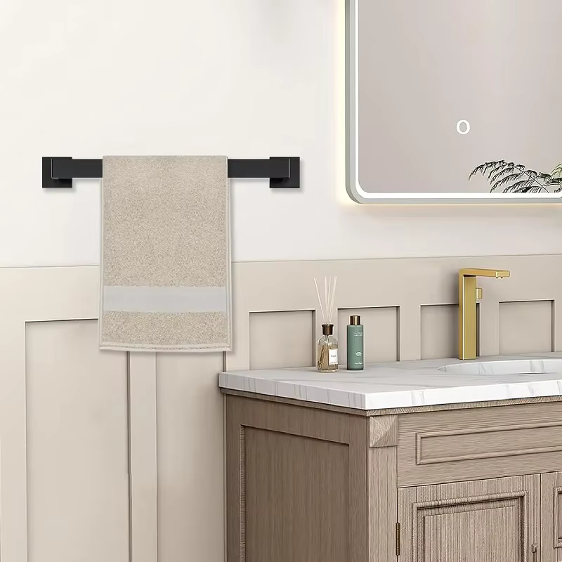 Ensemble de 5 accessoires de salle de bain – Porte-serviettes mural, patère, étagère et porte-papier toilette pour accessoires de salle de bain